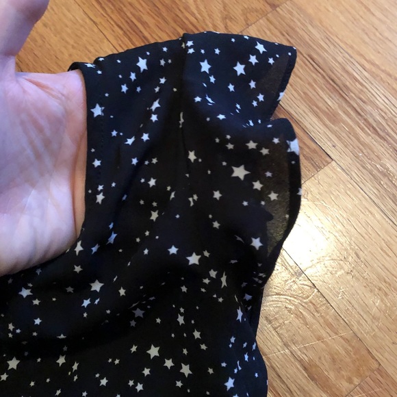 Suzy Shier black stars cap sleeved ruffled top - Picture 3 of 3